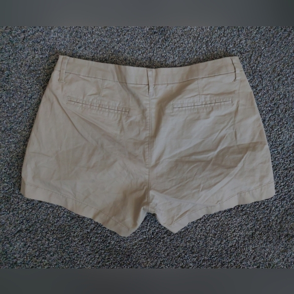 Old Navy Khaki Everyday Shorts Sz 6 Casual Minimalist Outdoors - Picture 5 of 6